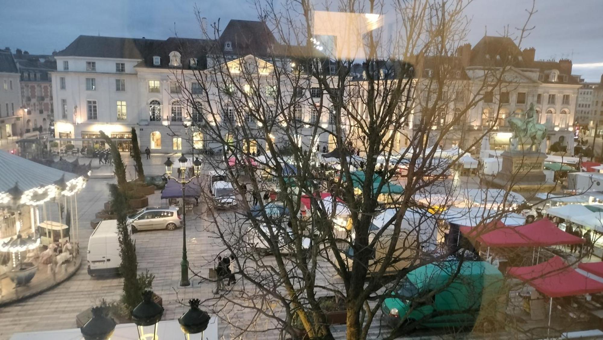 Appartement Avec Belle Vue Sur La Place Du Martroi Orléans Eksteriør billede